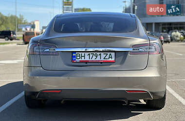 Ліфтбек Tesla Model S 2015 в Києві
