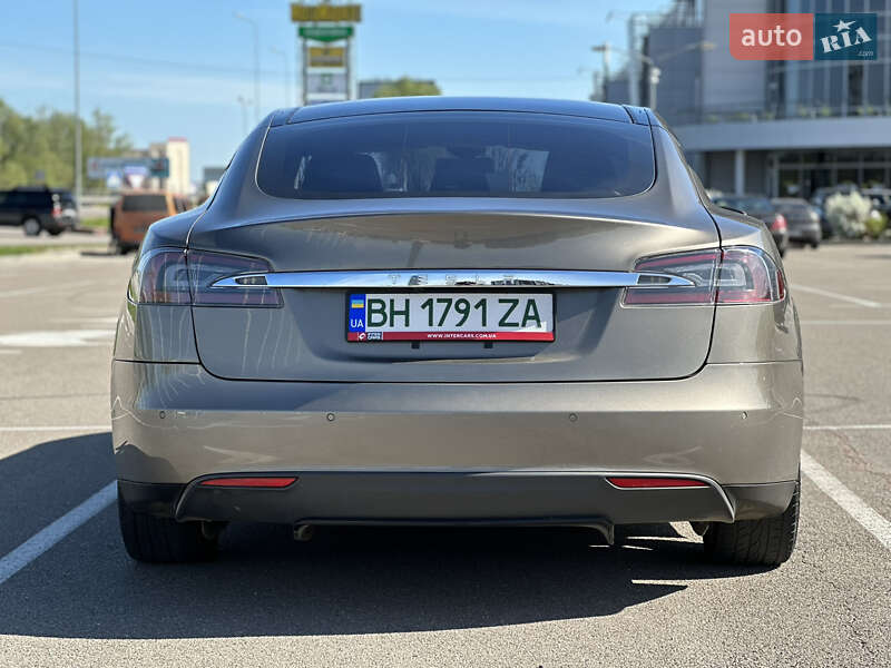 Ліфтбек Tesla Model S 2015 в Києві