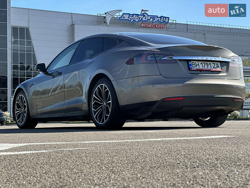 Лифтбек Tesla Model S 2015 в Киеве
