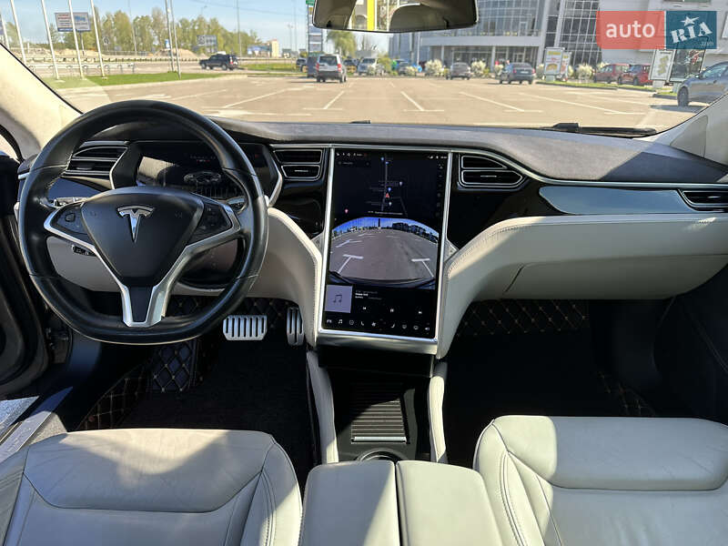 Лифтбек Tesla Model S 2015 в Киеве