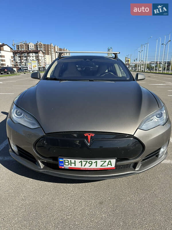 Ліфтбек Tesla Model S 2015 в Києві