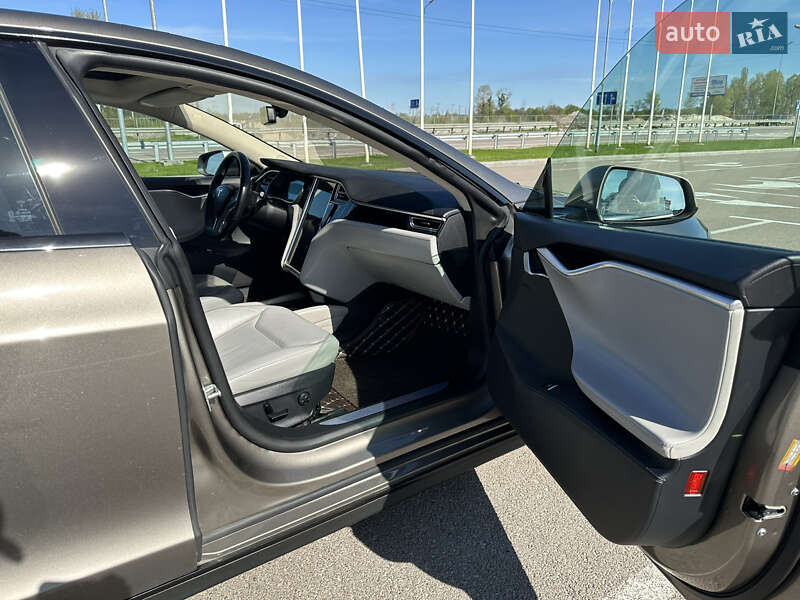 Лифтбек Tesla Model S 2015 в Киеве