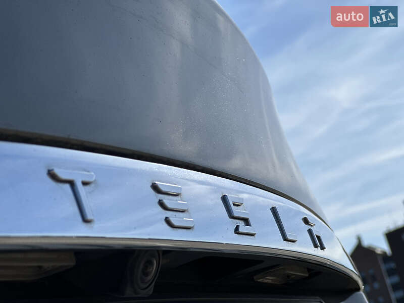 Лифтбек Tesla Model S 2015 в Киеве