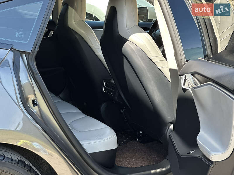 Ліфтбек Tesla Model S 2015 в Києві