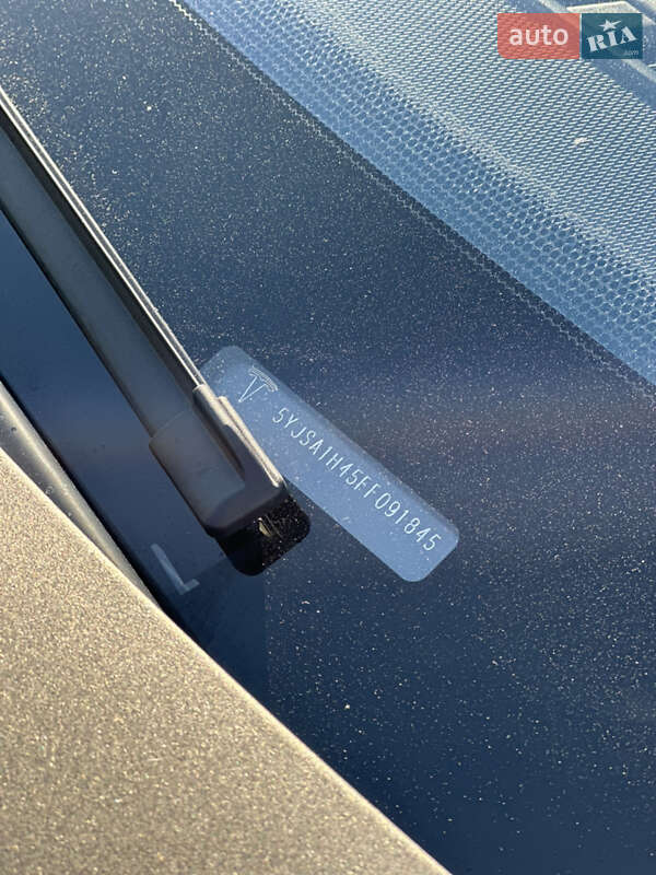 Лифтбек Tesla Model S 2015 в Киеве