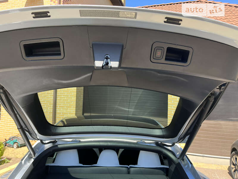 Лифтбек Tesla Model S 2017 в Запорожье фото 19 Лифтбек Tesla Model S 2017 в Запорожье