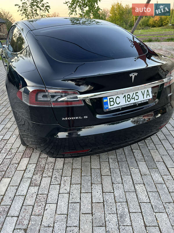 Лифтбек Tesla Model S 2018 в Львове