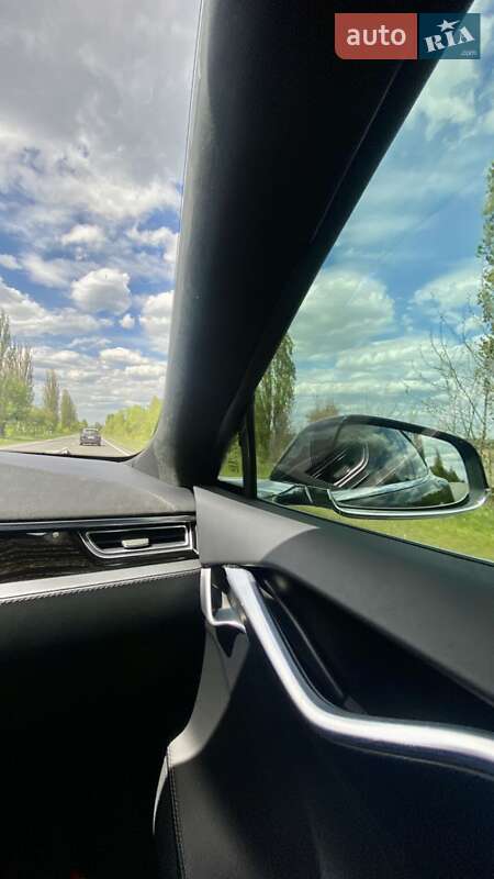 Лифтбек Tesla Model S 2015 в Черкассах