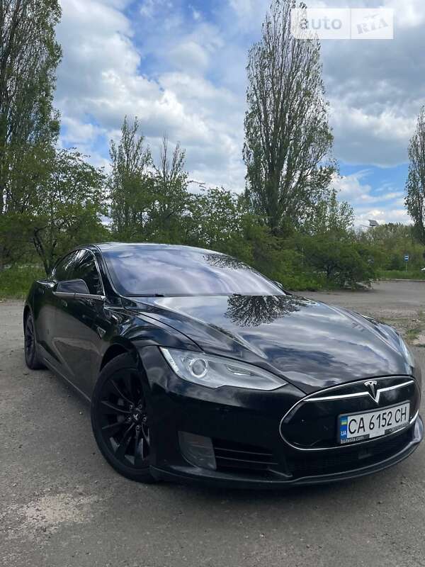 Лифтбек Tesla Model S 2015 в Черкассах