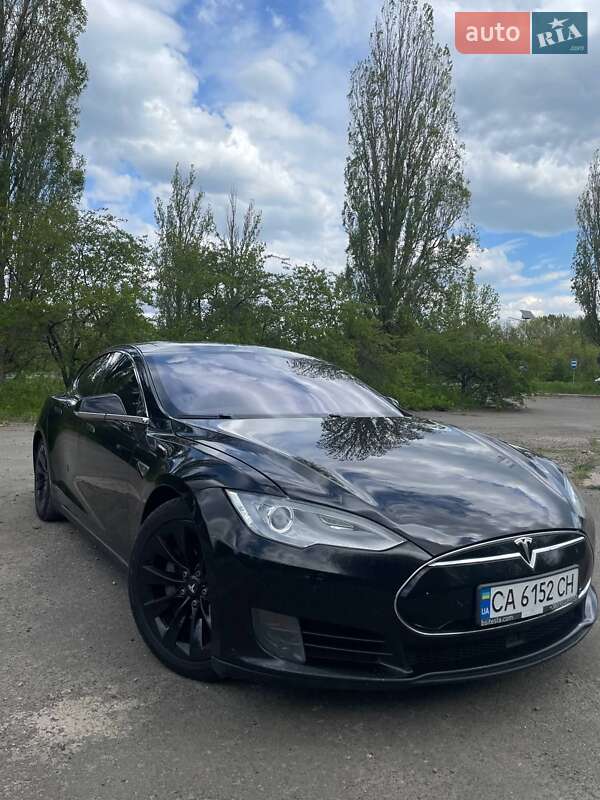 Tesla Model S 2015