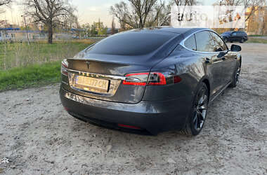 Лифтбек Tesla Model S 2017 в Кременчуге