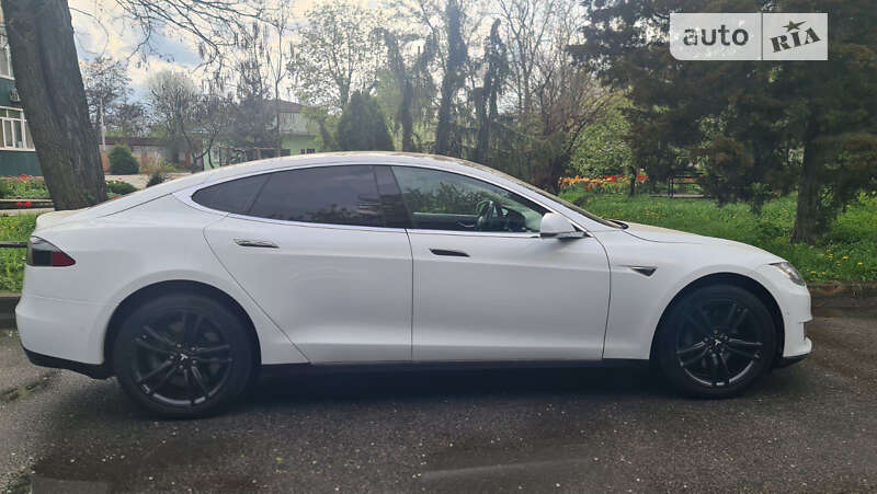 Ліфтбек Tesla Model S 2014 в Харкові