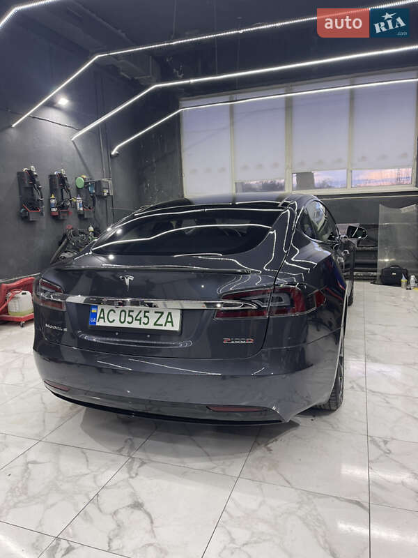 Седан Tesla Model S 2018 в Луцке