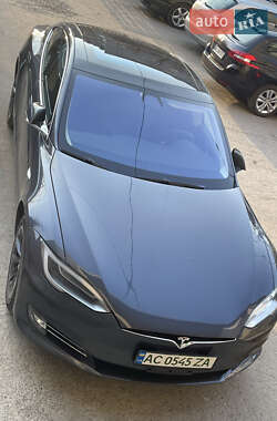 Седан Tesla Model S 2018 в 