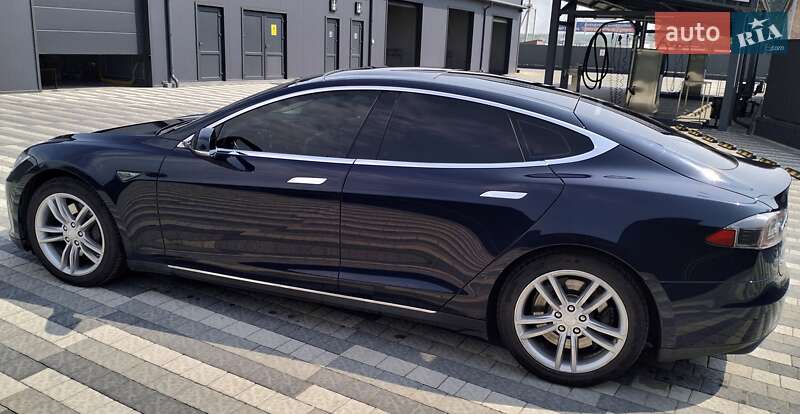 Ліфтбек Tesla Model S 2013 в Львові