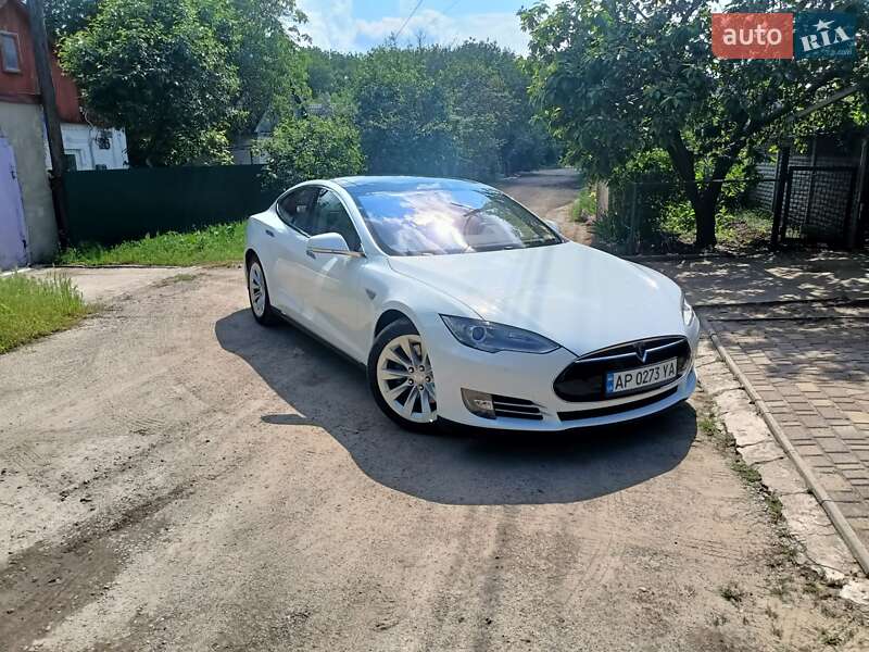 Лифтбек Tesla Model S 2016 в Запорожье