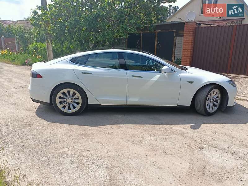 Ліфтбек Tesla Model S 2016 в Запоріжжі