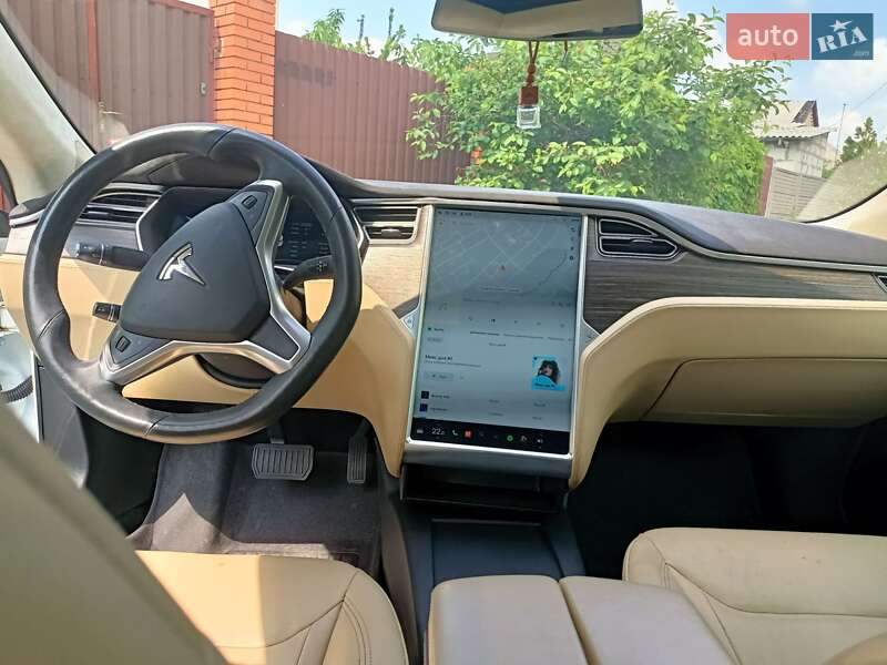 Ліфтбек Tesla Model S 2016 в Запоріжжі