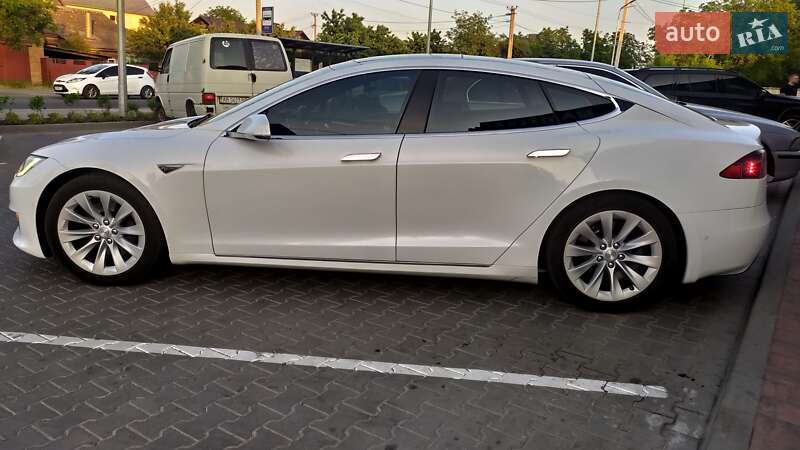Лифтбек Tesla Model S 2016 в Виннице