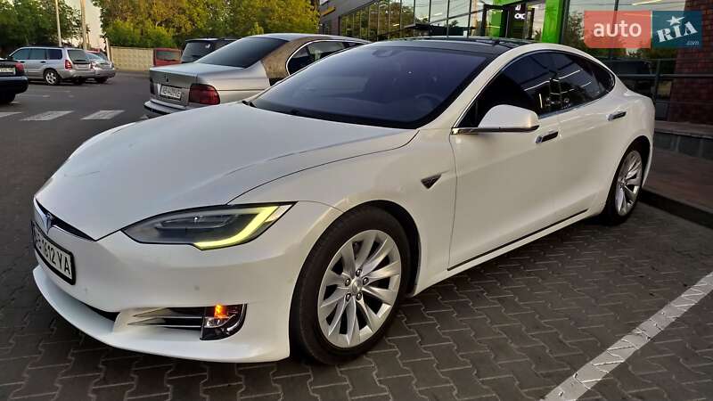 Лифтбек Tesla Model S 2016 в Виннице