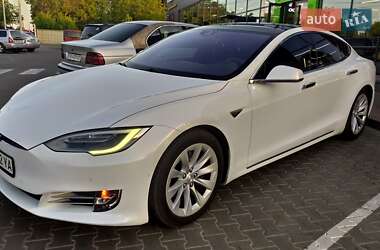 Лифтбек Tesla Model S 2016 в Виннице