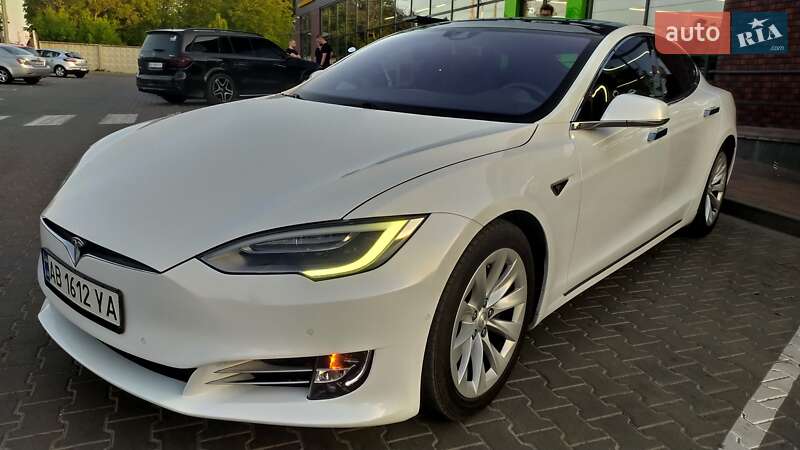 Лифтбек Tesla Model S 2016 в Виннице