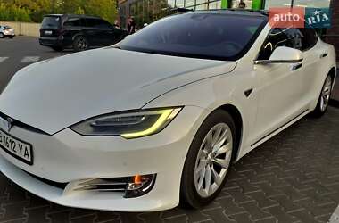 Лифтбек Tesla Model S 2016 в Виннице