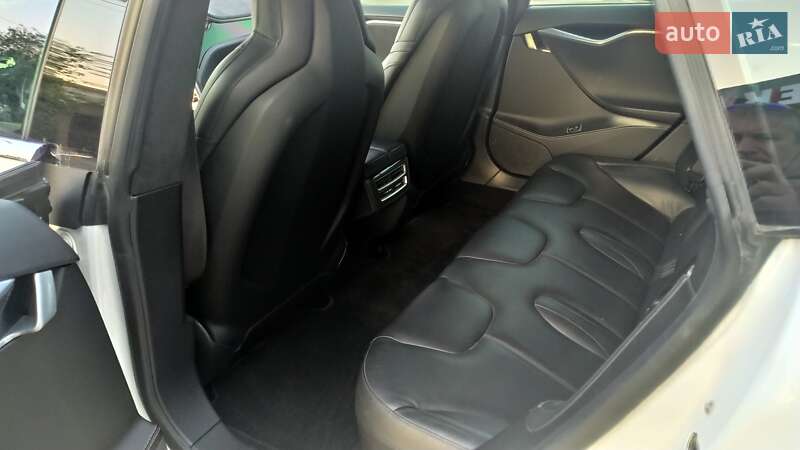 Лифтбек Tesla Model S 2016 в Виннице