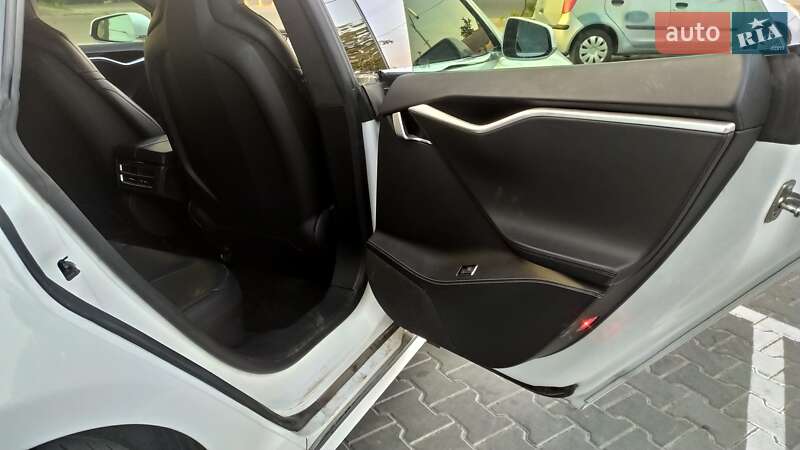 Лифтбек Tesla Model S 2016 в Виннице