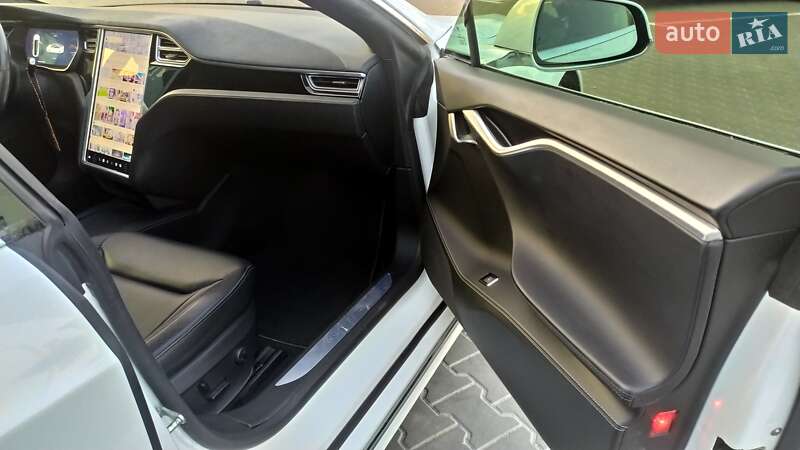 Лифтбек Tesla Model S 2016 в Виннице