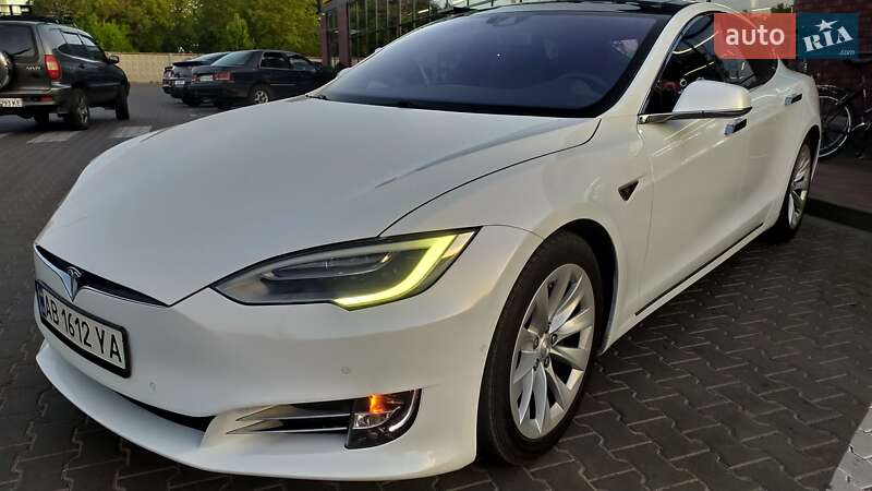 Лифтбек Tesla Model S 2016 в Виннице