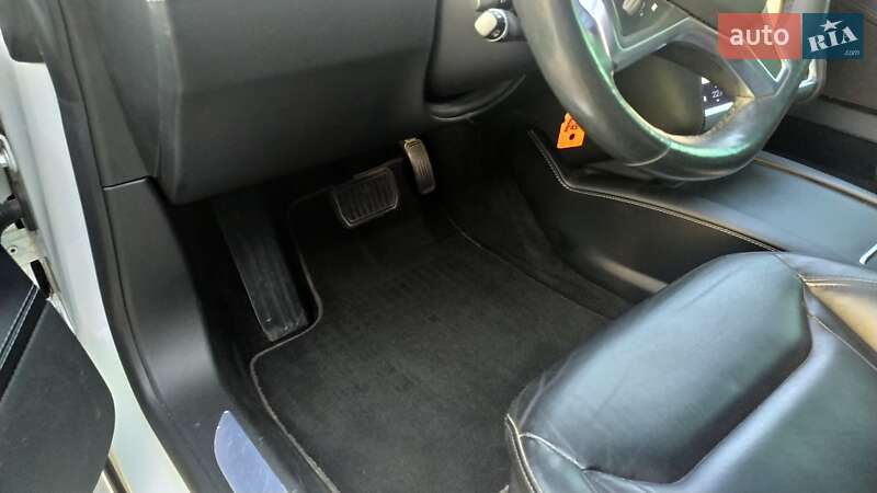 Лифтбек Tesla Model S 2016 в Виннице
