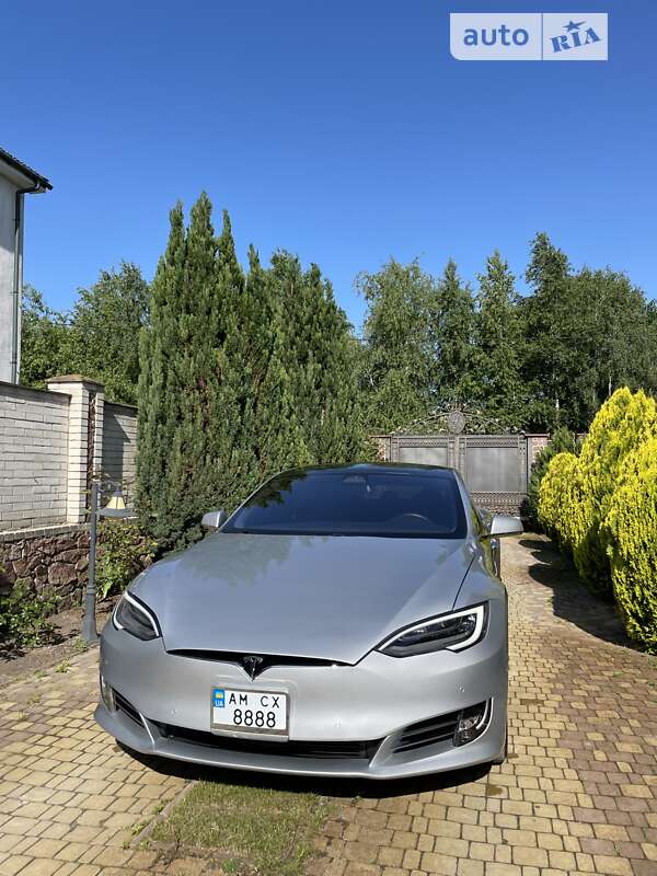 Лифтбек Tesla Model S 2018 в Житомире