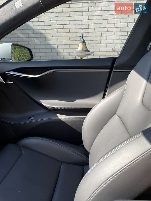 Ліфтбек Tesla Model S 2018 в Житомирі