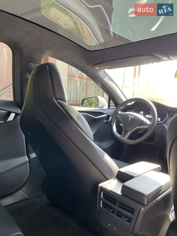 Ліфтбек Tesla Model S 2018 в Житомирі