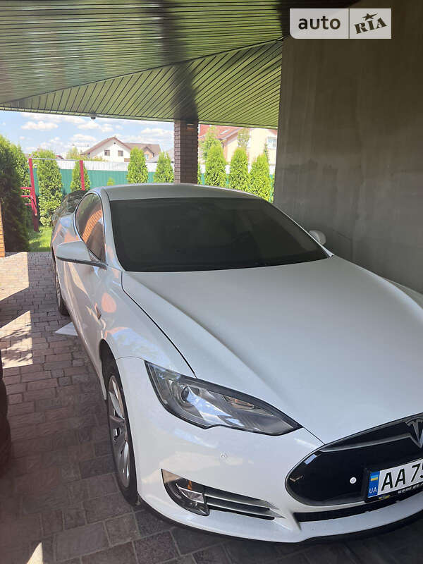 Ліфтбек Tesla Model S 2013 в Києві