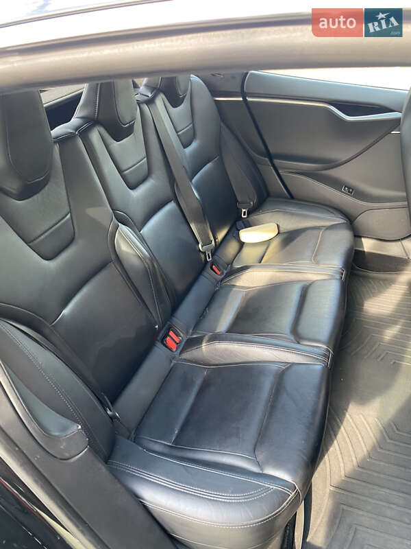 Ліфтбек Tesla Model S 2015 в Миколаєві