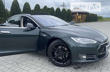 Лифтбек Tesla Model S 2014 в 