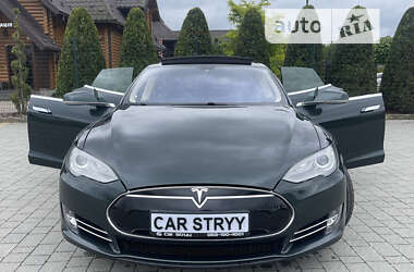 Лифтбек Tesla Model S 2014 в 