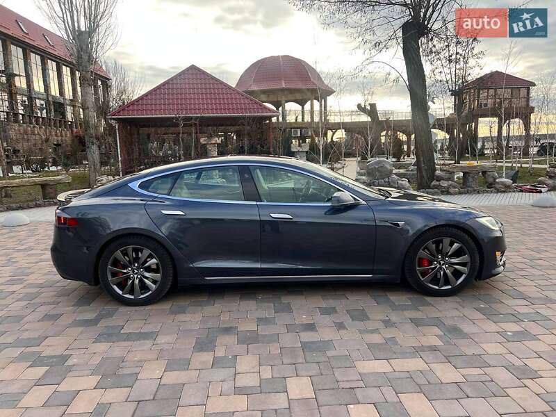 Лифтбек Tesla Model S 2016 в Николаеве