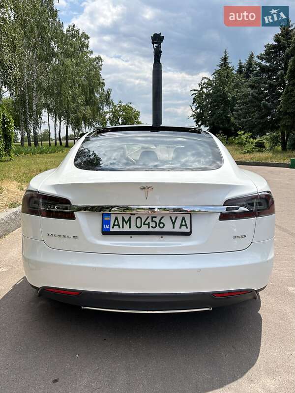 Ліфтбек Tesla Model S 2015 в Житомирі