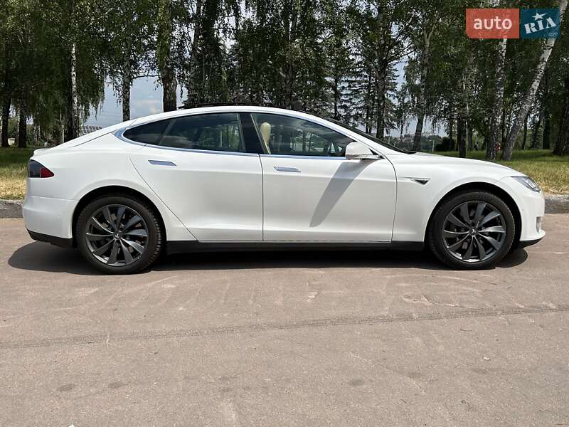 Ліфтбек Tesla Model S 2015 в Житомирі
