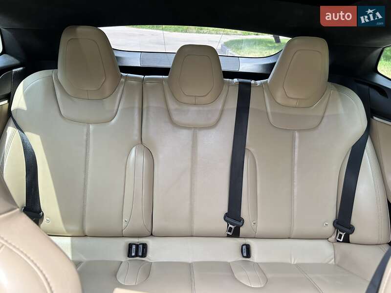 Лифтбек Tesla Model S 2015 в Житомире