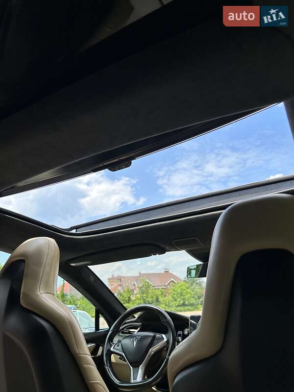 Лифтбек Tesla Model S 2015 в Житомире