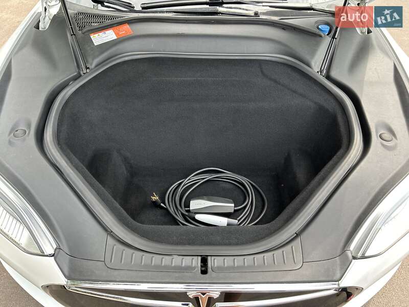 Ліфтбек Tesla Model S 2015 в Житомирі