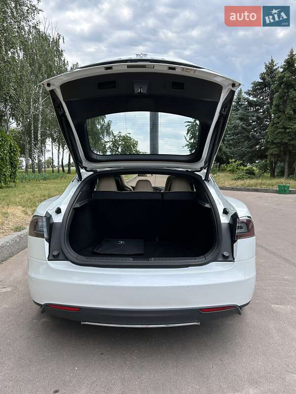 Ліфтбек Tesla Model S 2015 в Житомирі