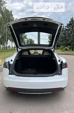 Лифтбек Tesla Model S 2015 в Житомире