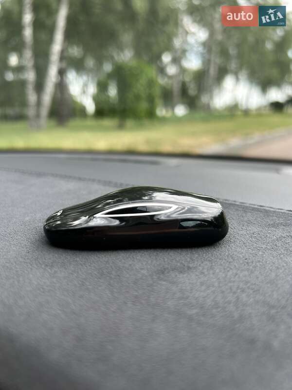 Лифтбек Tesla Model S 2015 в Житомире