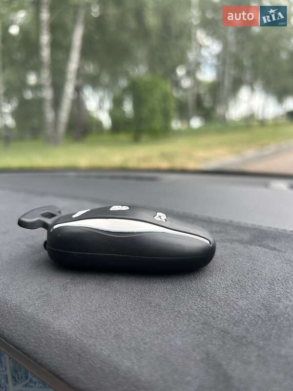 Лифтбек Tesla Model S 2015 в Житомире