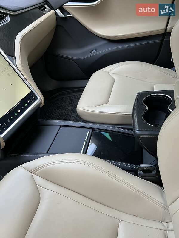 Лифтбек Tesla Model S 2015 в Запорожье